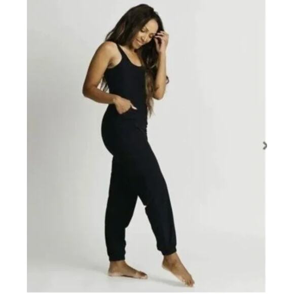 Zyia Active Hermosa Jumpsuit NWT Women’s Size Large Black Sleeveless One Piece - Picture 1 of 9
